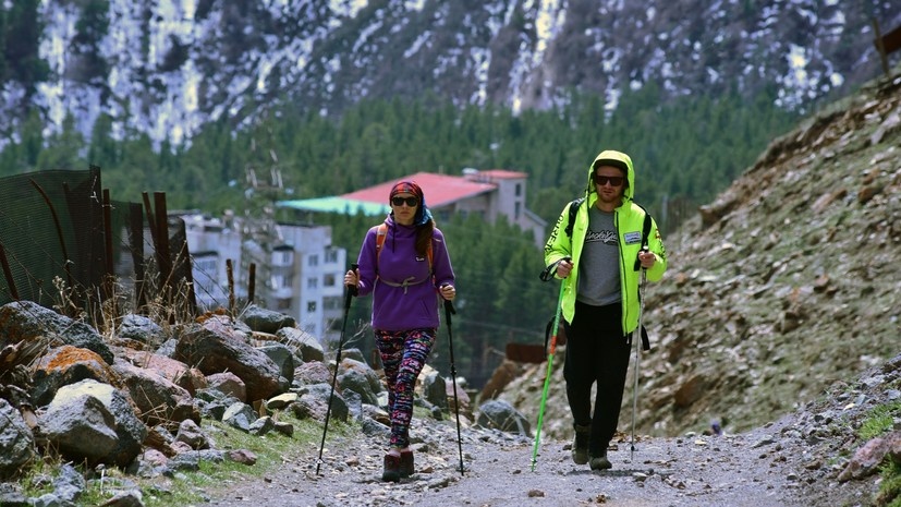     Туристы в Приэльбрусье РИА Новости Антон Подгайко