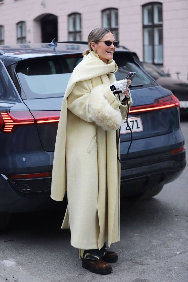 Пальто с палантином/шарфом