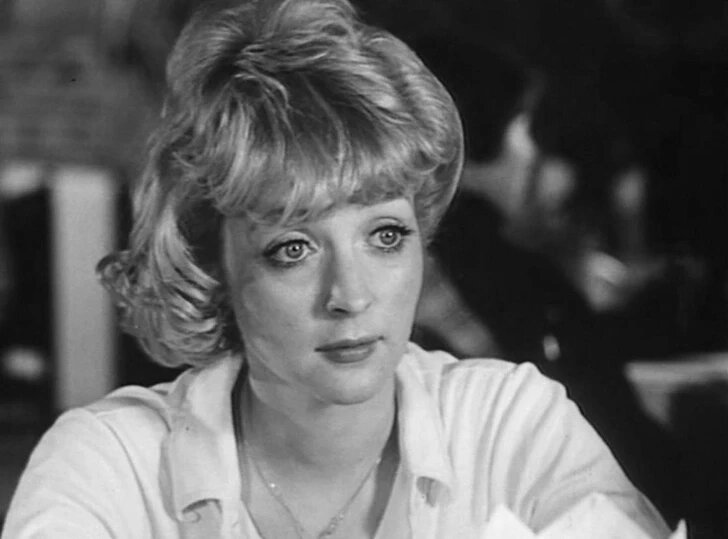 «Квартира, прописанный мужчина и бутылка»: как дочь Стриженова Наталья ушла в 45, оставив внучку бабушке-консьержке