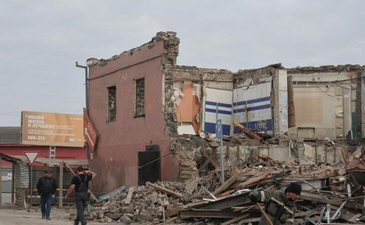 Снос здания на пересечении улиц Льва Толстого и Промышленной. Фото: Екатерина Смолихина / amic.ru