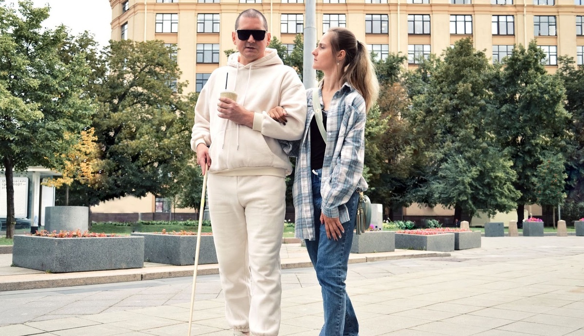 Источник: инклюзивный фотобанк, Everland. Автор: Ирина Владимирова. Модель: Николай Швецов.