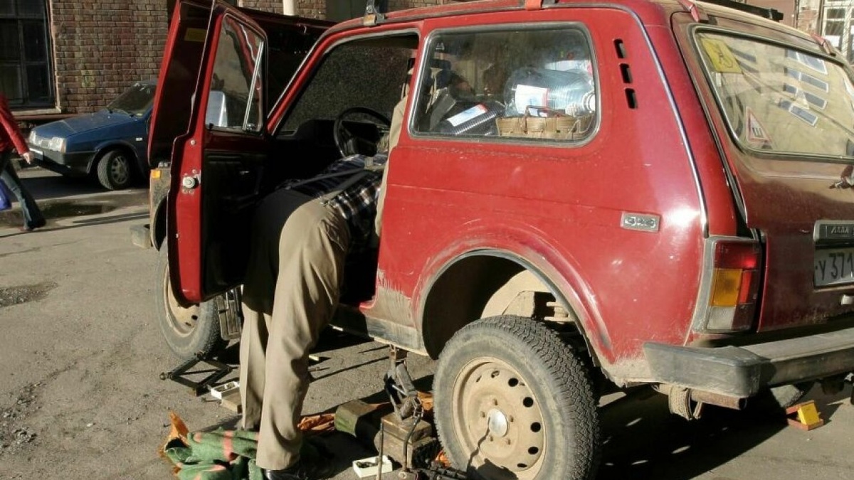    Гаражный сервис, аналоги и свои руки: как выживают российские автовладельцы