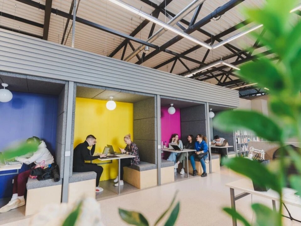 Источник: https://www.kovorkingi.ru/kovorking/prostospb