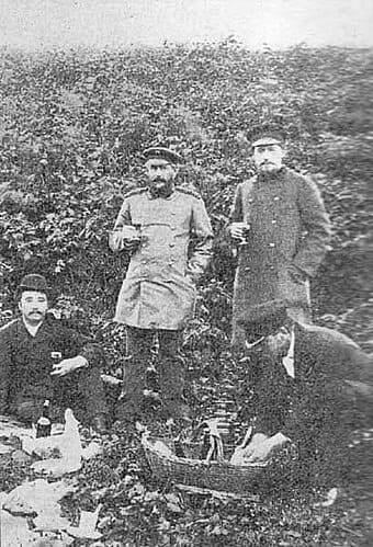 Единственное фото А. П. Чехова на Сахалине. Он справа. 