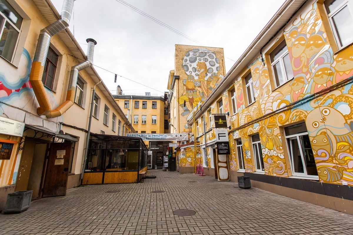 Источник: https://peterburg.center/ln/6-atmosfernyh-art-prostranstv-sankt-peterburga.html