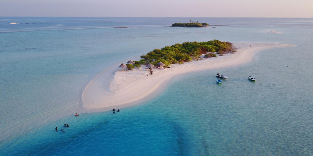 Куда поехать на море в декабре 2025 за границу: 12 теплых стран