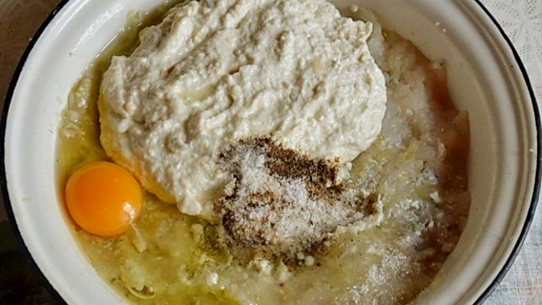 Складываем продукты в кастрюлю