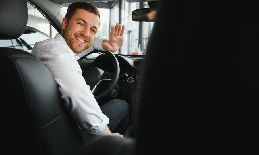 ВЦИОМ: россияне не поддержали возрастные ограничения за рулём и отказались от гендерных стереотипов