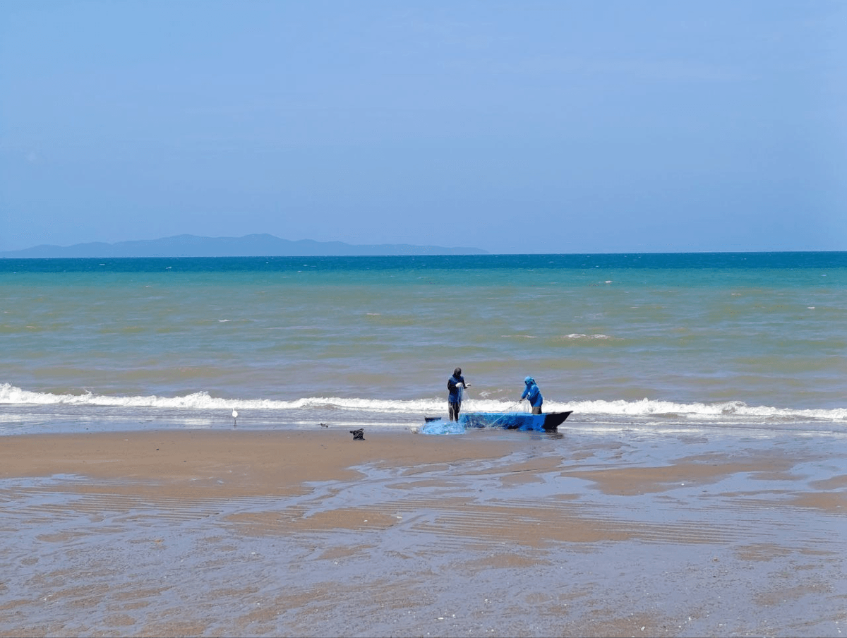 Рыбаки на пляже в Паттайе/Фото Даши Тереховой