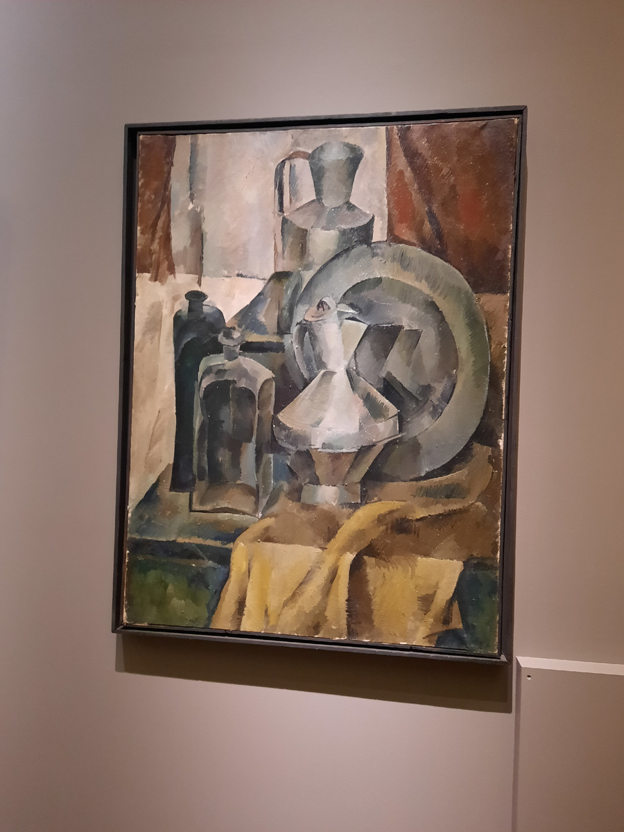 На выставке можно увидеть целый ряд натюмортов. Этот -один из наиболее удачных. Художник создает об'ем, пользуясь буквально двумя, тремя цветами.