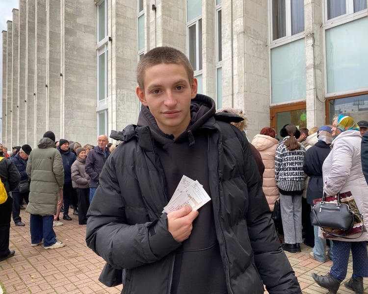     В Курске стартовала долгожданная продажа билетов на спектакли московских театров