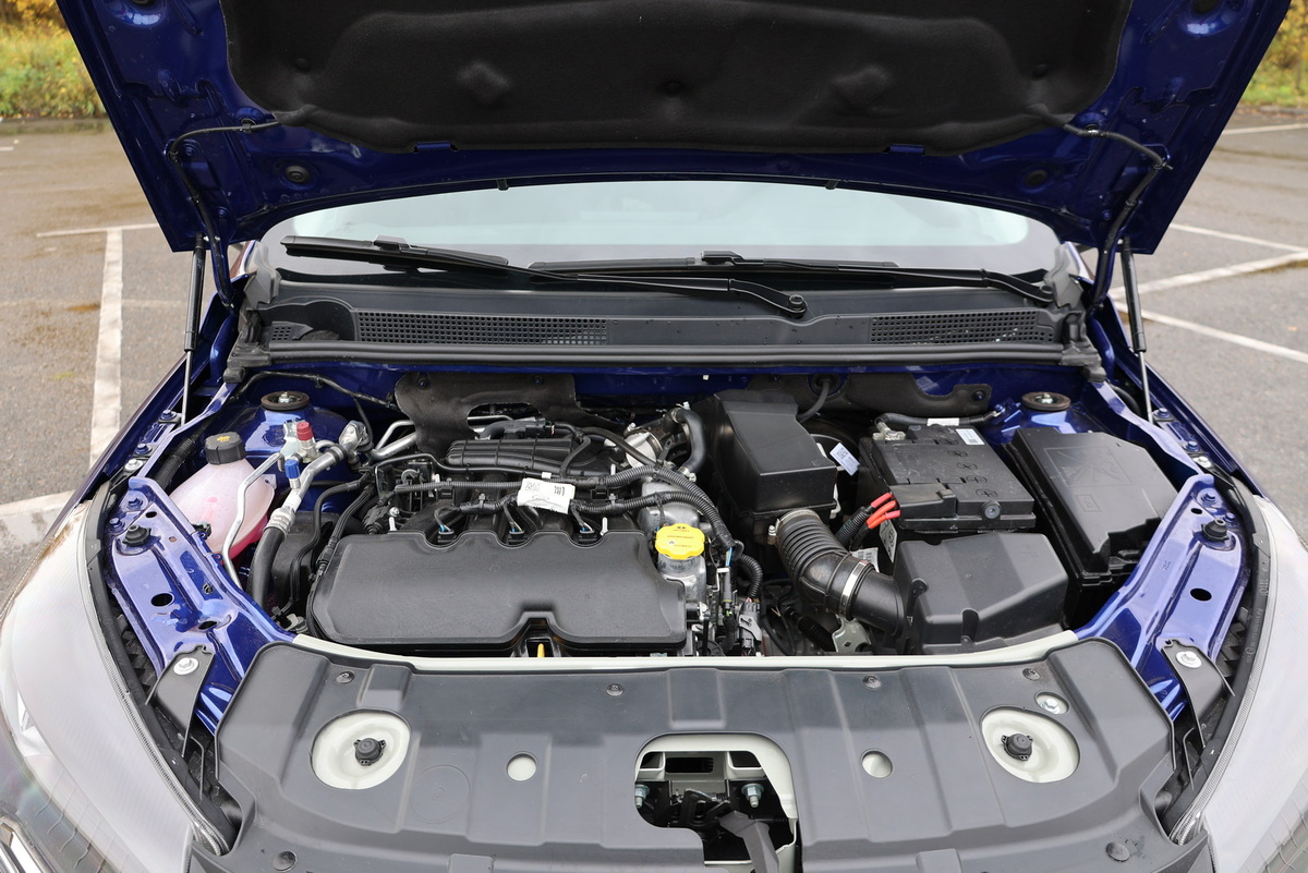 Под капотом Искры может быть либо восьми, либо 16-клапанный двигатель