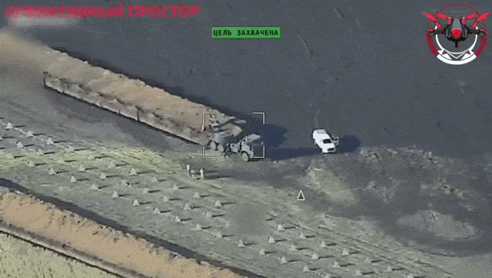 Уничтожение украинской инженерной техники русскими "Ланцетами". Видео: "Военная хроника"