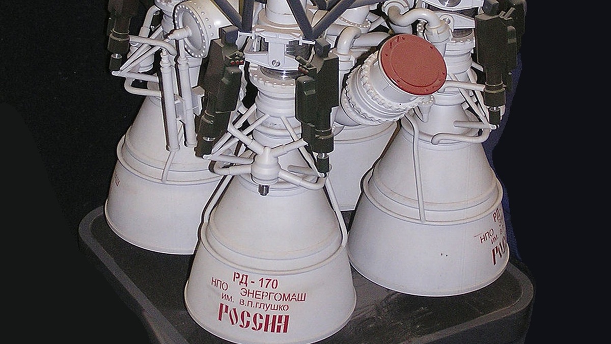 На фотографии: РД-170 – советский жидкостный ракетный двигатель (ЖРД), разработанный КБ «Энергомаш» (начало работ 1976). Источник фото: https://www.aex.ru/images/media/900/19293.jpg