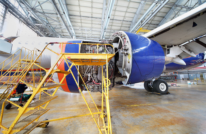    Ремонт самолета компании «Аэрофлот» в ангаре аэропорта Шереметьево.Losevsky Pavel/Фотобанк Лори