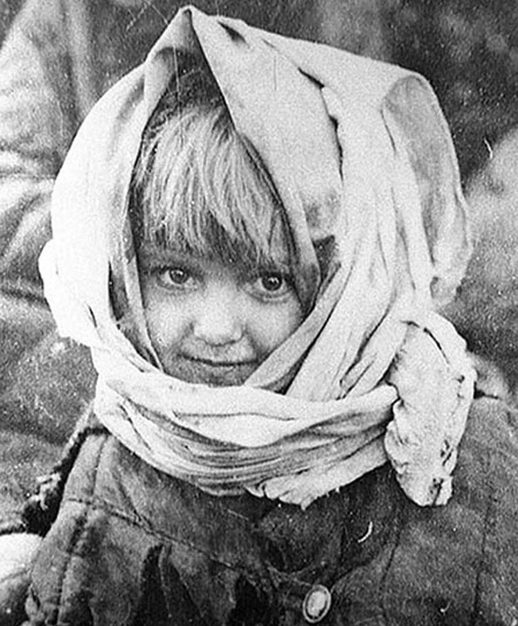 Тот самый снимок, который облетел весь мир. Шестилетняя Вера Курьян из деревни Подвидки - узница концлагеря в Озаричах, 1944 год. Фото: Информационное агентство «БЕЛТА».