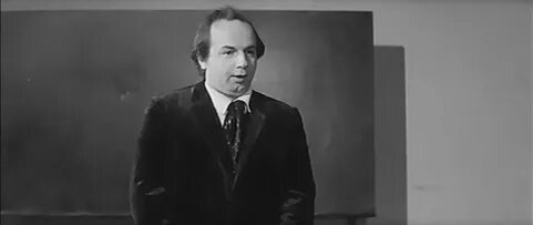 Наш профессор как две капли воды был похож на этого учителя из фильма 1966 г. "Республика Шкид"