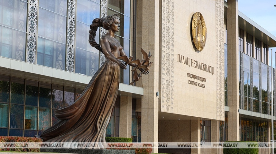     Экономика и наука: Президент принял доклады Головченко и Караника