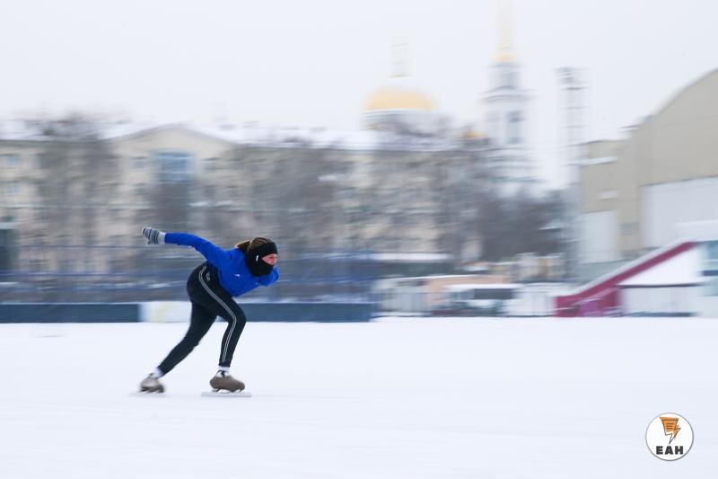    ЕАН / Конькобежец на катке