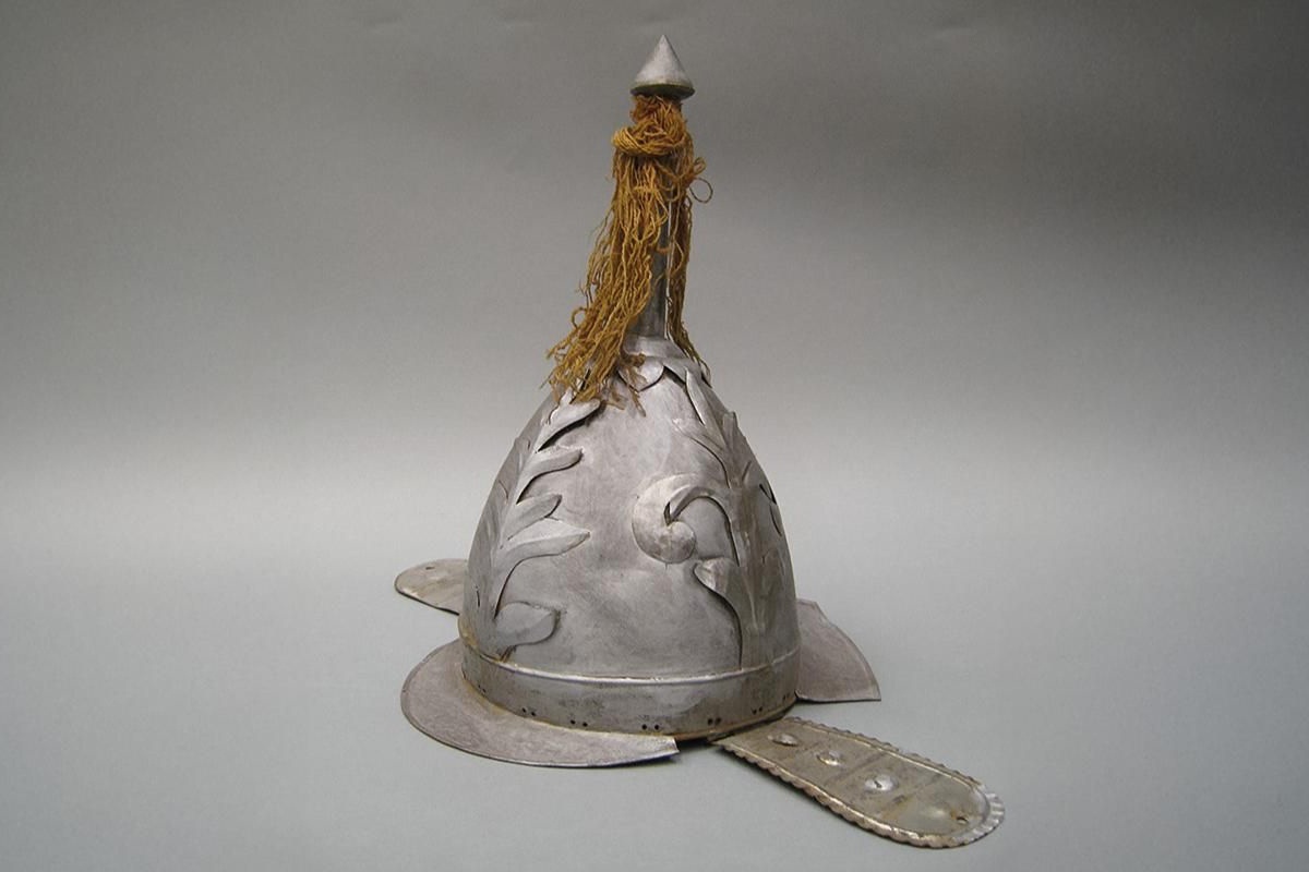   Театральный шлем конца XVIII века. Артефакт, которым пользовались крепостные актеры, сохранился в хорошем состоянии. / Пресс-служба Департамента культуры города Москвы