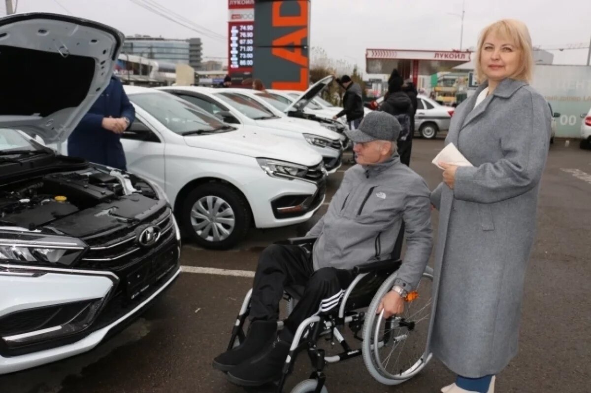    Жителям Красноярского края с инвалидностью вручили новые автомобили