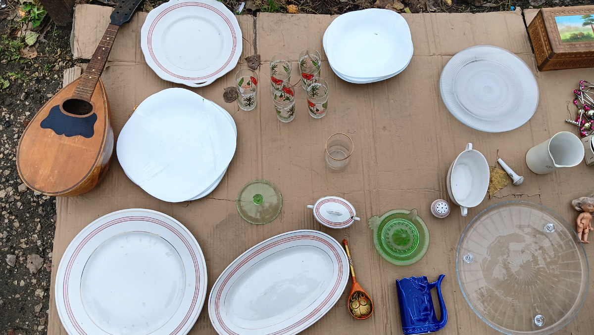 Есть ли что-то интересное на барахолке. Фото автора 