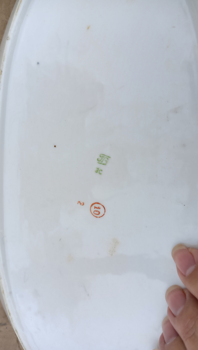 Есть ли что-то интересное на барахолке. Фото автора 