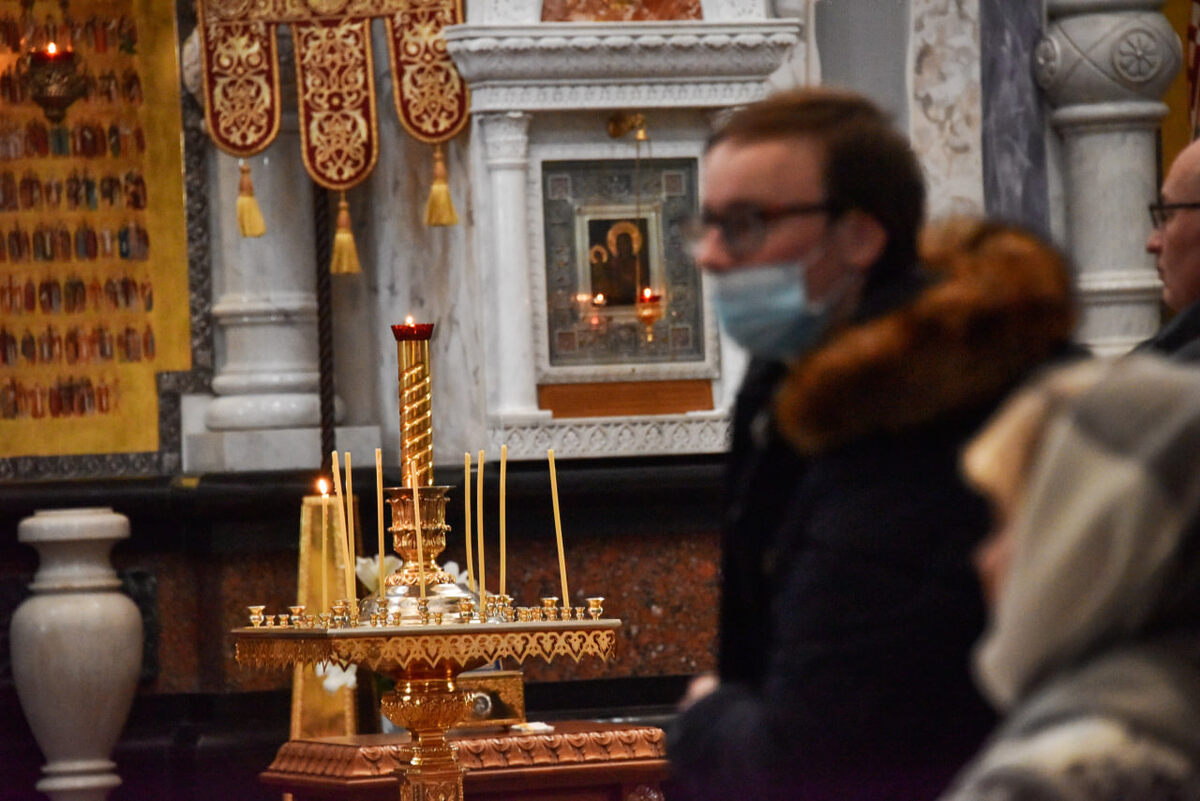 Священник Сургута выступил против Хэллоуина и «Тыквенного спаса».  Фото: ФедералПресс / Полина Зиновьева