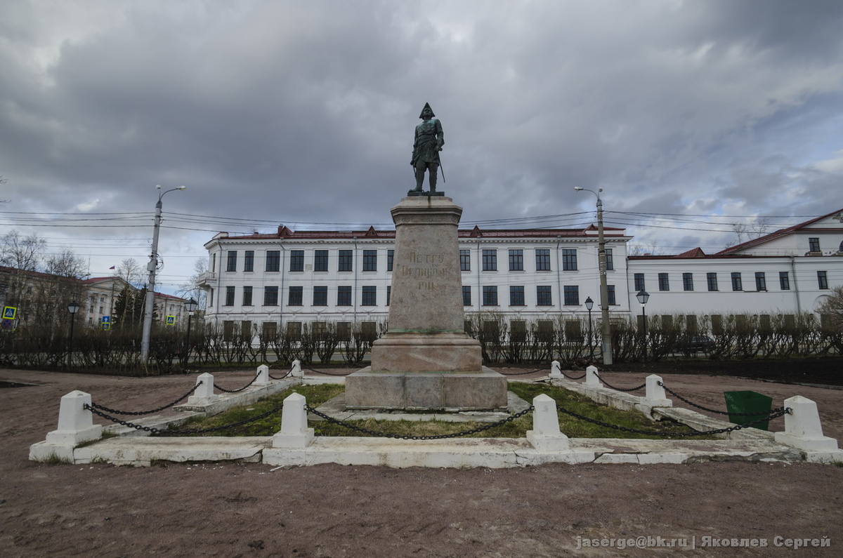 Совремнный Петр