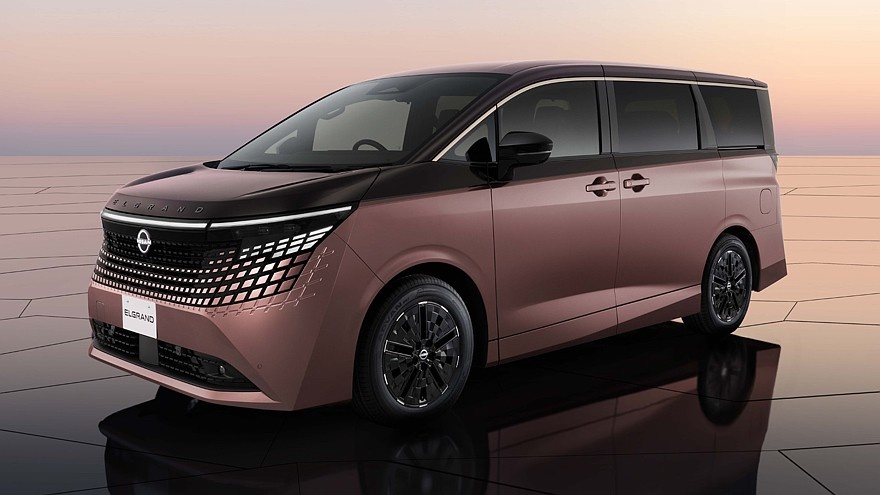    На фото: Nissan Elgrand нового поколения