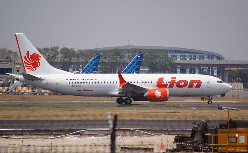 Позже разбившийся самолёт за 1 месяц и 13 дней до авиакатастрофы в морях Индонезии.