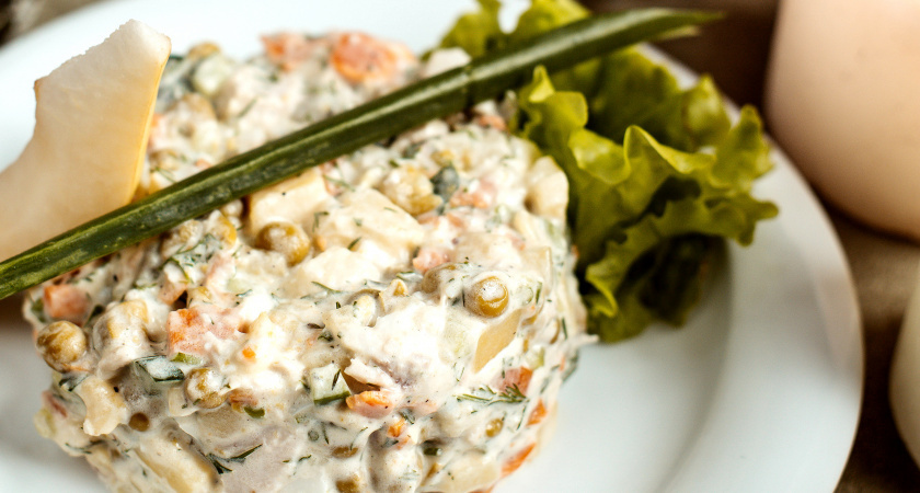    Я приготовила салат "Конек-Горбунок" — идеальный выбор для новогоднего стола в год Огненной Лошади