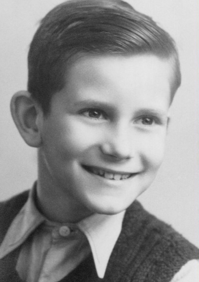 Ив Сен-Лоран в детстве 