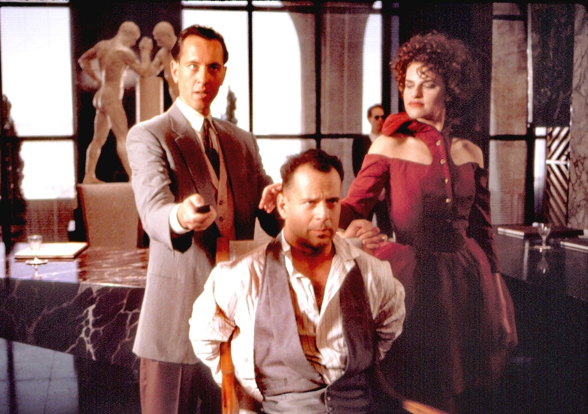 Какие фильмы с огромным бюджета и топовыми актёрами прорвались в прокате?