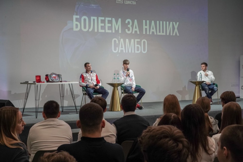    Чемпионы мира по самбо Артём и Александр Нестеровы встретились с нижегородскими школьниками в рамках проекта «Болеем за наших»
