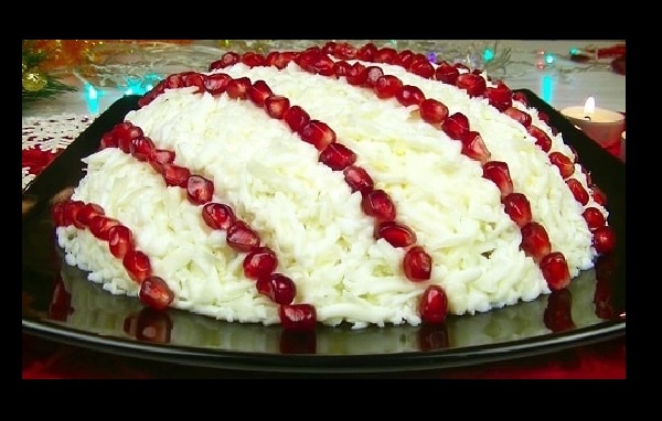 Салат «Бусы на снегу» с курицей — рецепт на Новый год