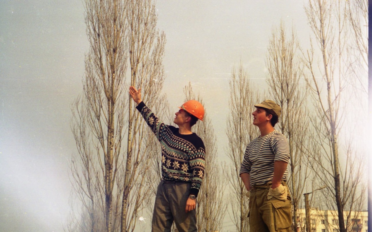 Слева - Я. Уже тогда коллеги звали меня - Павел Викторович!