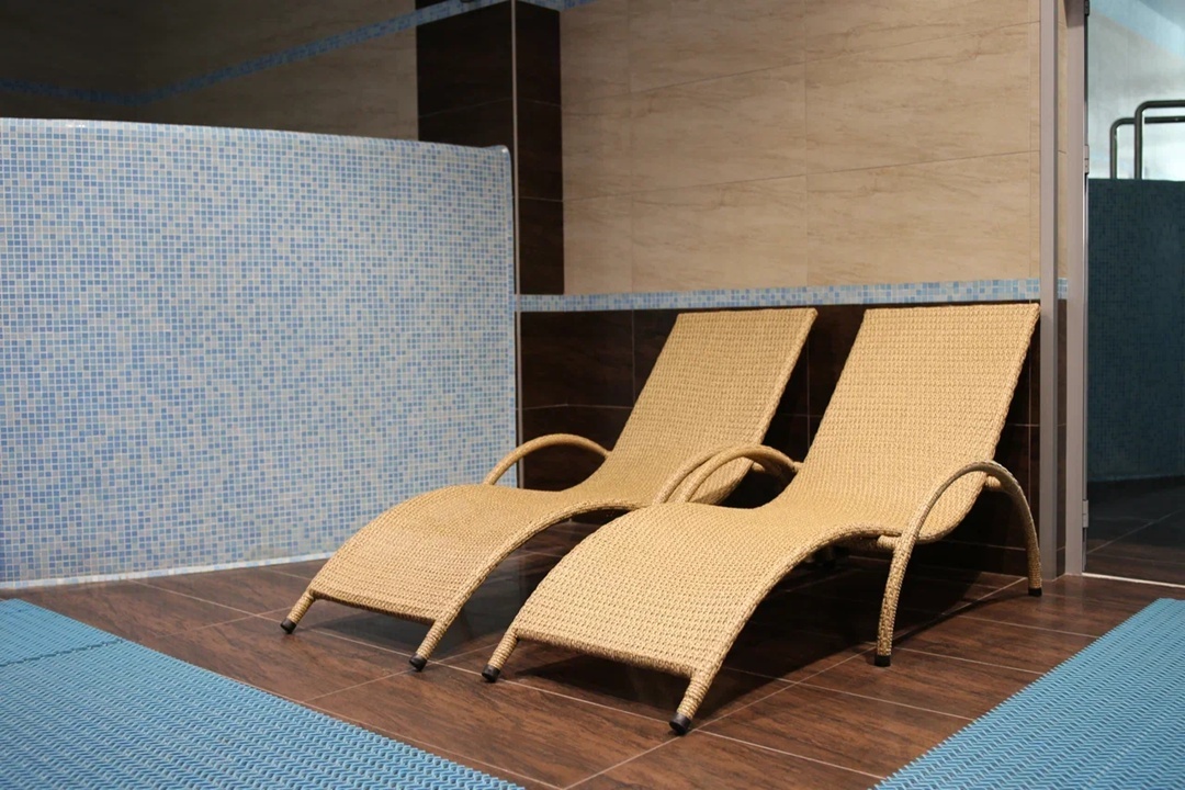 Шезлонги из искусственного ротанга Лерос. Идеальное сочетание стиля, комфорта и практичности