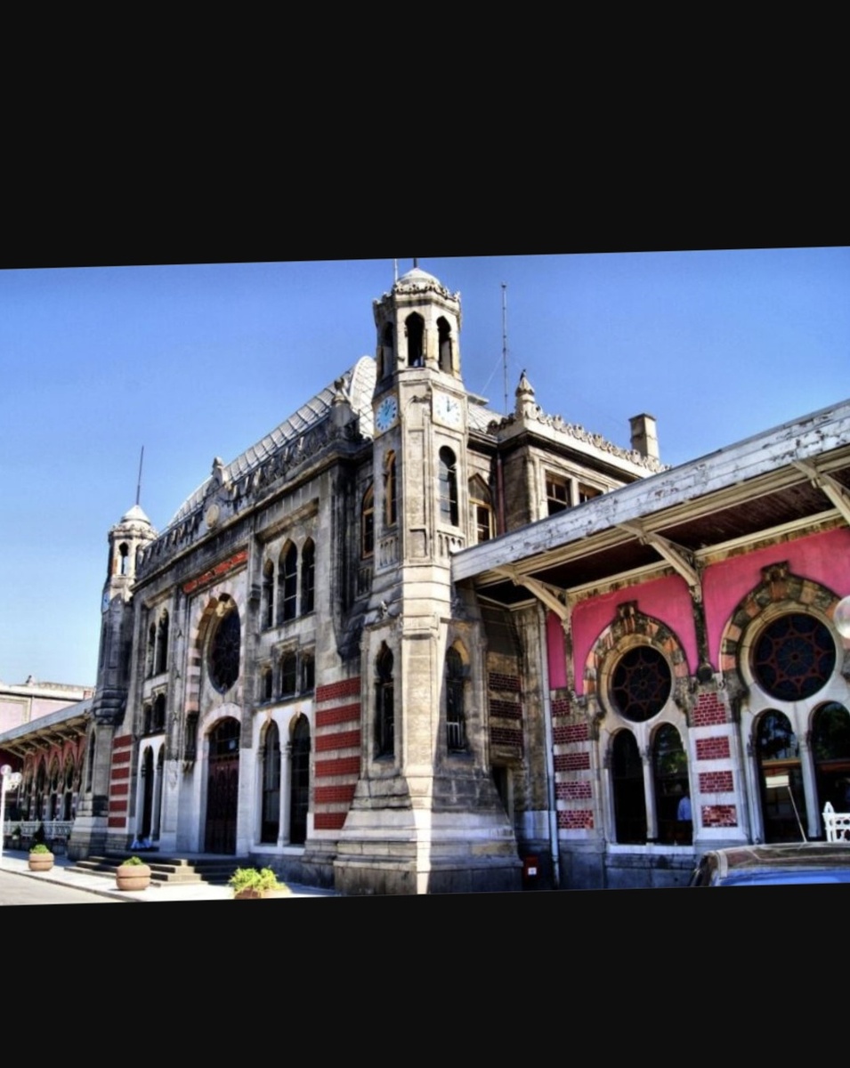 Изображение взято из открытых интернет-источников: https://moystambul.ru/wp-content/uploads/2017/03/Vokzal-Sirkedzhi.jpg