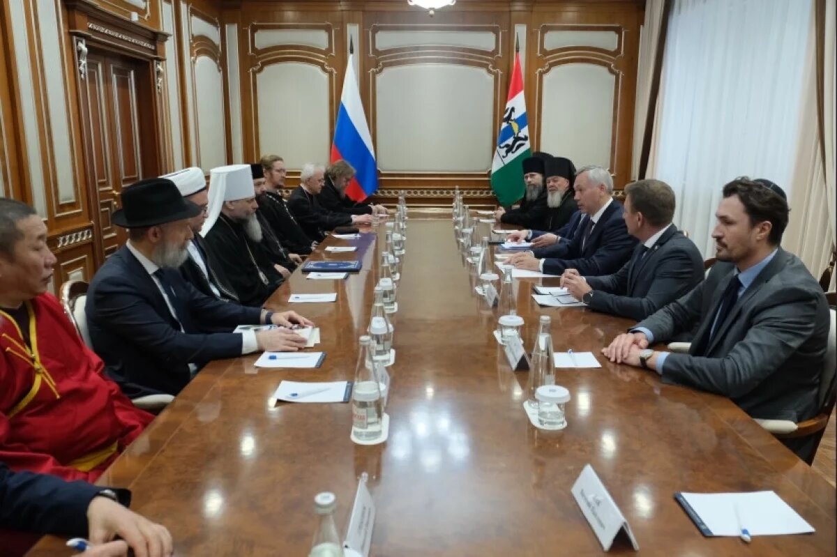    Губернатор НСО встретился с руководителями религиозных организаций региона