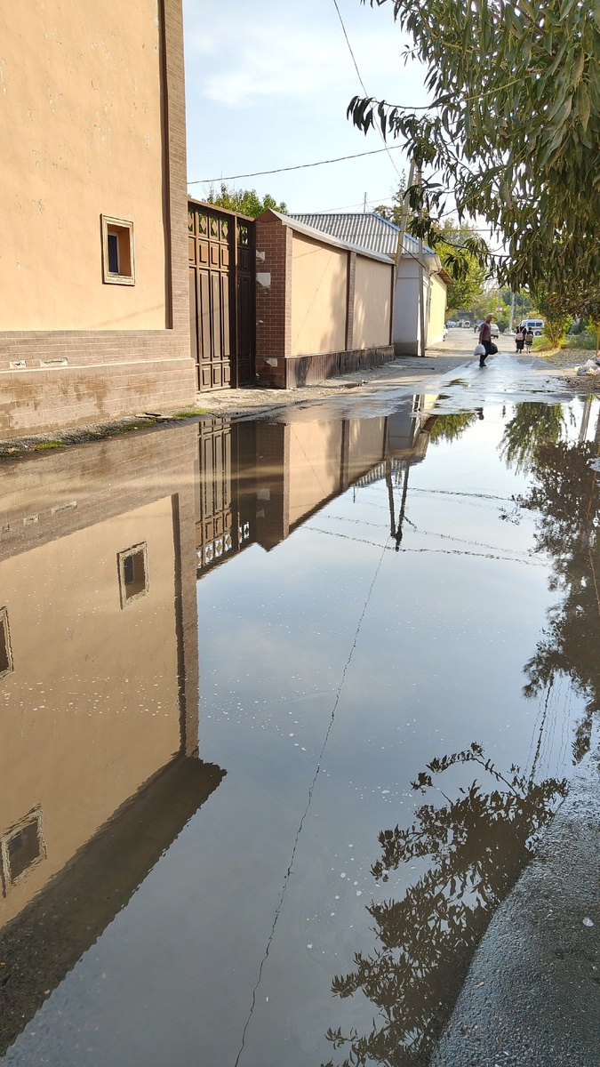 Словно озеро. А вчера тут была пыльная дорога.