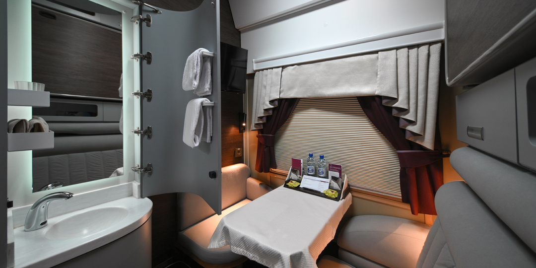 Что входит в класс обслуживания 1Е поезда «Гранд Экспресс»?