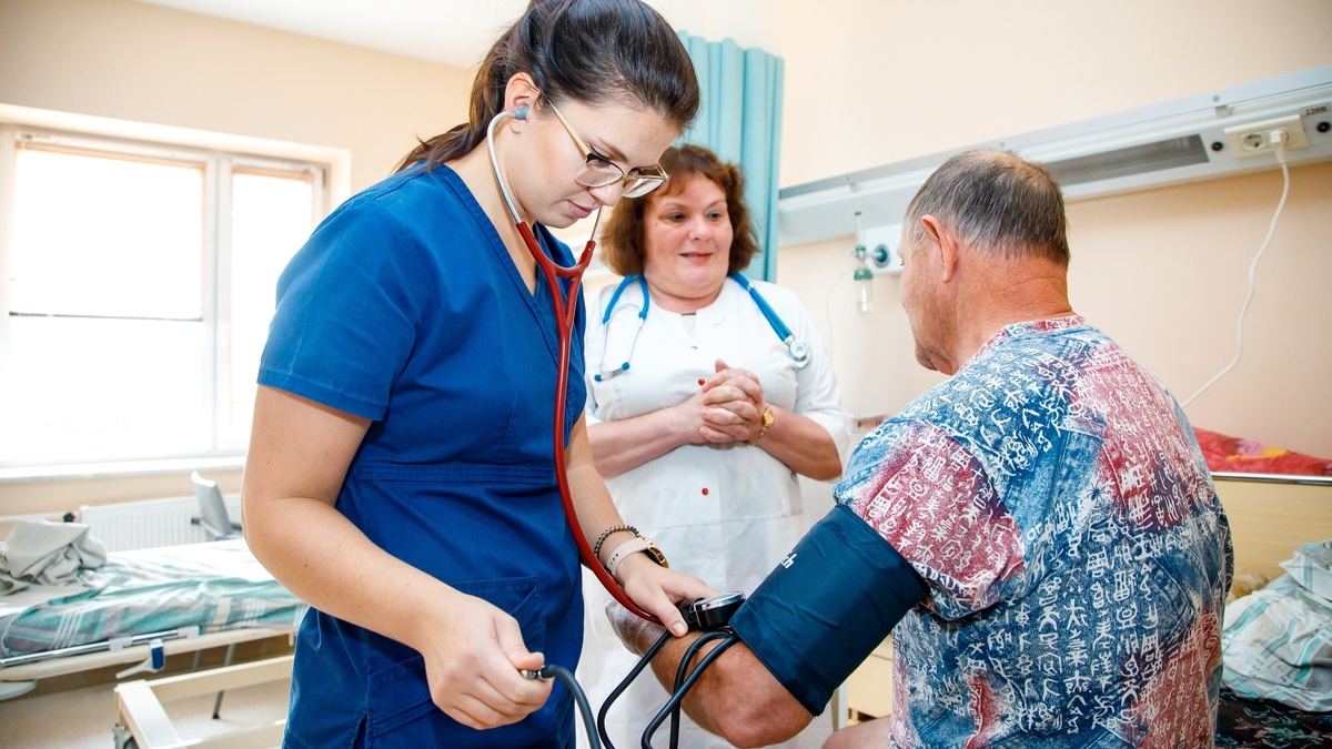    Врачи Югры предупреждают: важно вовремя распознать симптомы инсульта