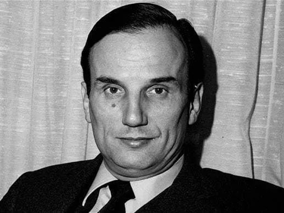 Иоахим Фест (нем. Joachim Fest) — немецкий историк, журналист и писатель, специалист по нацистской истории.