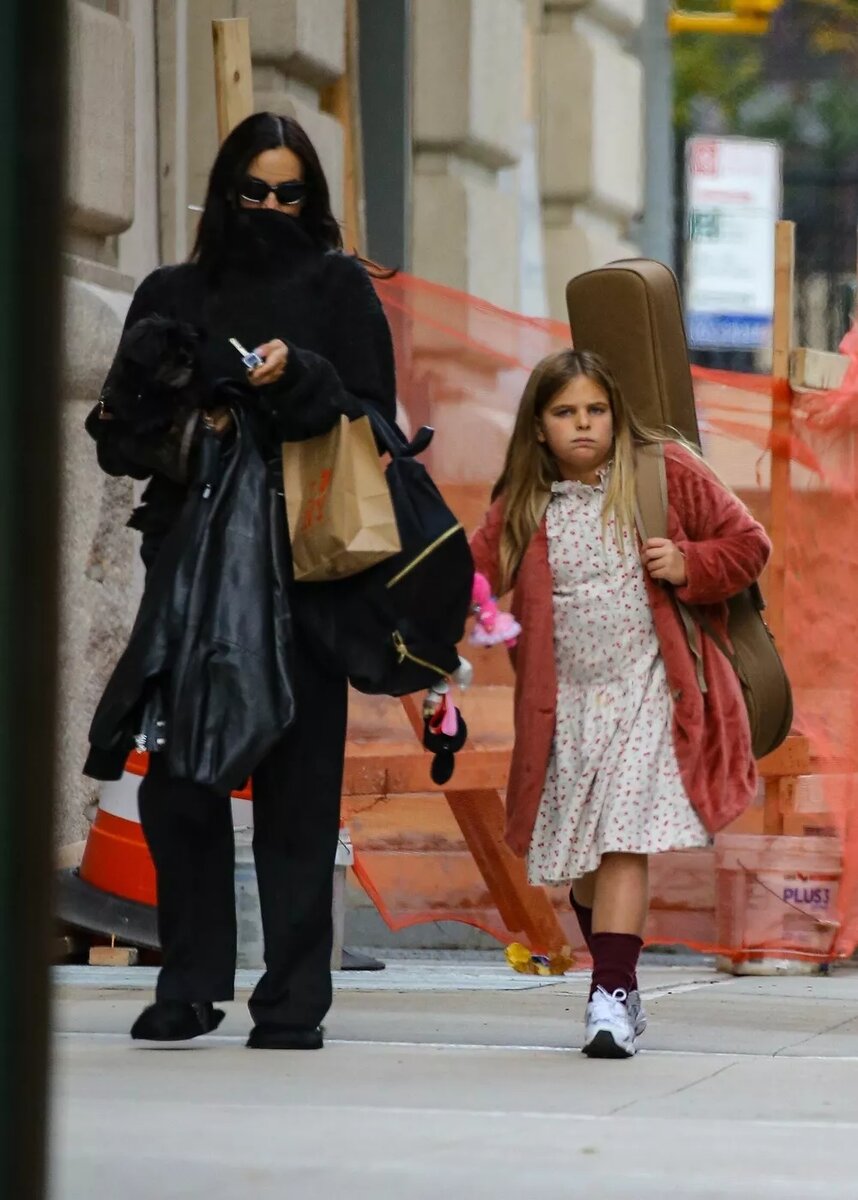 Ирина Шейк с дочерью Леей📷
