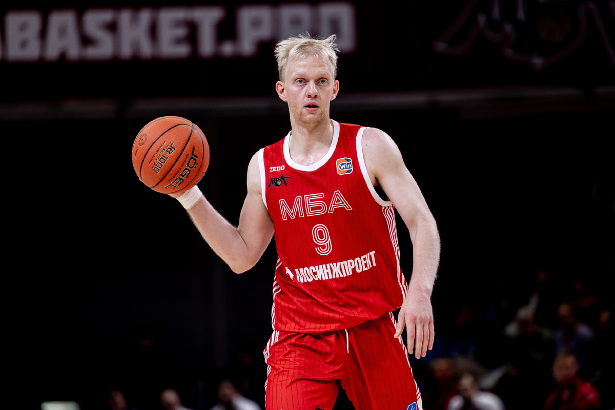 Даниил Касаткин в матче за МБА-МАИ