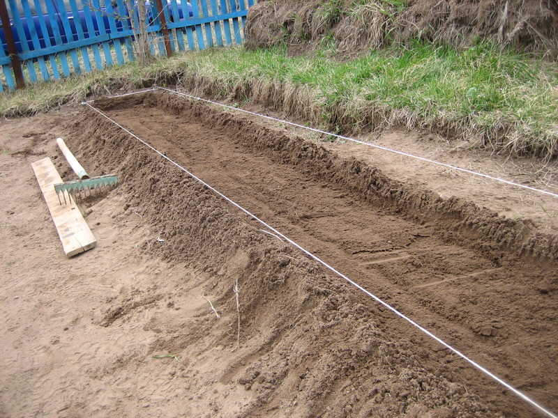 Разметка и снятие дерна. 