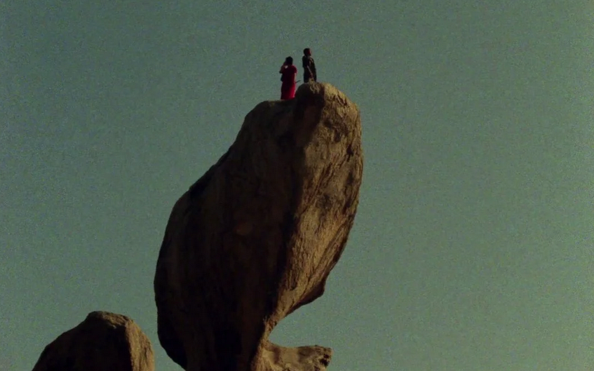 Кадр из фильма Om Dar-B-Dar / supakino.com