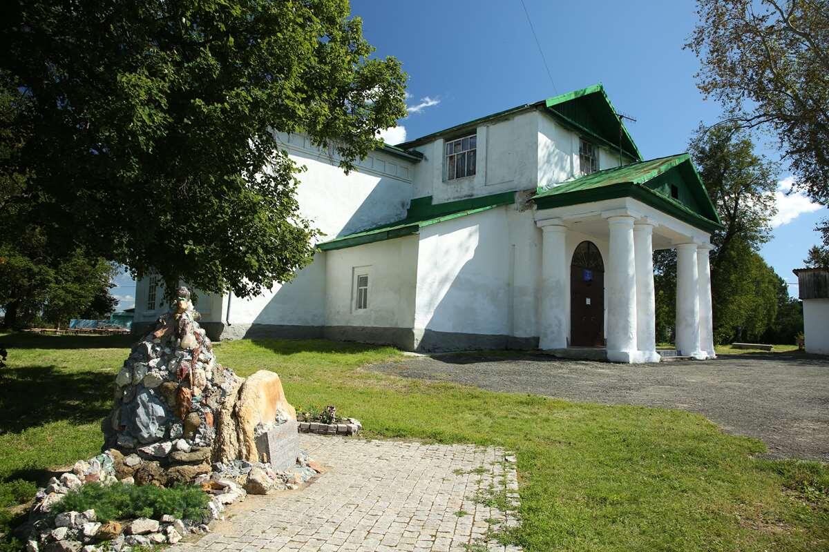    Минералогический музей имени А.Е. Ферсмана в Мурзинке в помещении Сретенской церкви 1729 г. Фото Е. Тамплона stalker