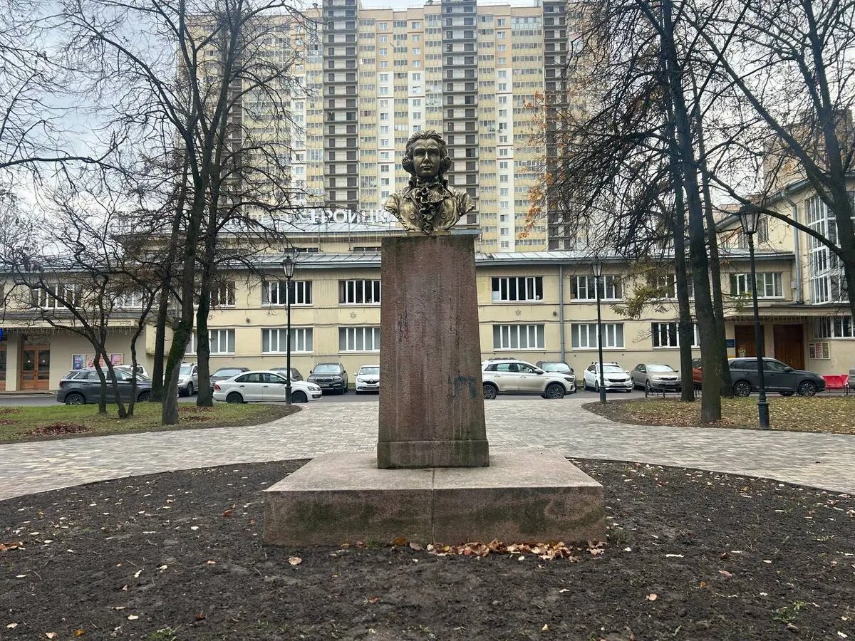    Бюст в сквере Николая Львова. Фото: Мойка78